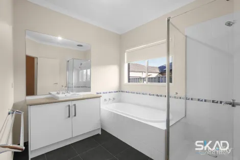Property photo of 39 Tusmore Rise Craigieburn VIC 3064