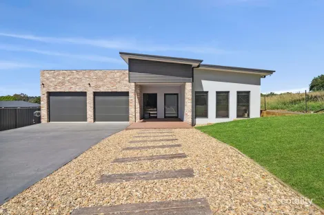10e Holborow St, Crookwell, NSW 2583