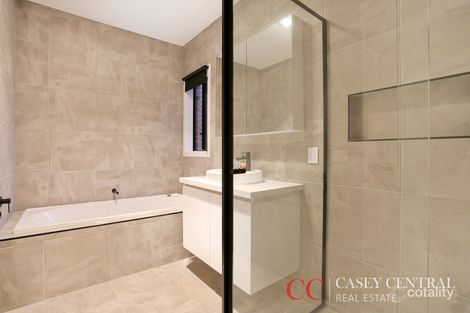 Property photo of 21 Isla Circuit Narre Warren South VIC 3805