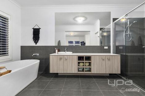 Property photo of 3 Focal Road Werribee VIC 3030
