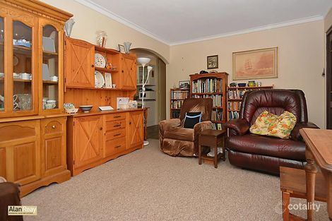 Property photo of 21 Fenellia Crescent Craigie WA 6025