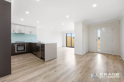 Property photo of 2 Pippen Loop Deanside VIC 3336