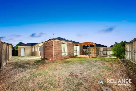 Property photo of 33 Seagrass Crescent Point Cook VIC 3030