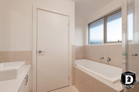 Property photo of 9 Misha Boulevard Endeavour Hills VIC 3802