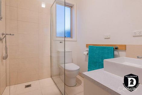 Property photo of 9 Misha Boulevard Endeavour Hills VIC 3802