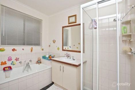 Property photo of 12 Oates Court Cranbourne North VIC 3977