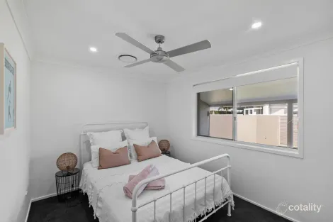 Property photo of 2/49 Saleng Crescent Warana QLD 4575