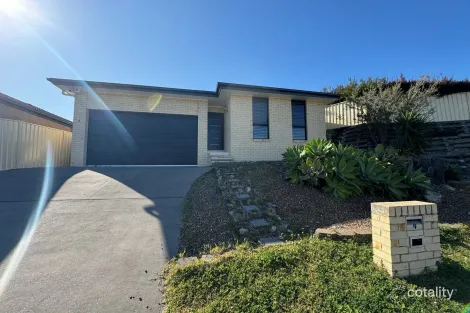 Property photo of 4 Saxon Street Cameron Park NSW 2285
