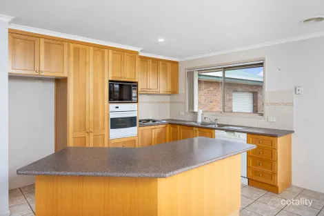 Property photo of 1 Yanko Crescent Bourkelands NSW 2650