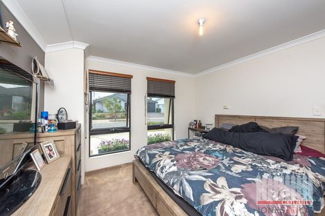 Property photo of 27 Cinnabar Bend Aveley WA 6069