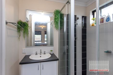 Property photo of 27 Cinnabar Bend Aveley WA 6069