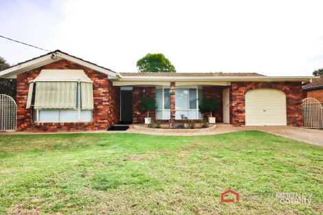14 Nicholi Cres, Lake Albert, NSW 2650