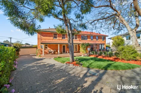 Property photo of 8 Fraser Place Yarralumla ACT 2600