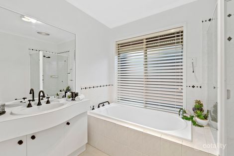Property photo of 11 Whitmore Place Hillside VIC 3037