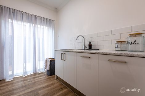 Property photo of 17 Taradale Crescent Fraser Rise VIC 3336