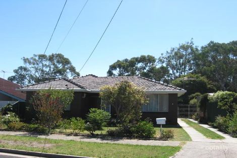 4 Simmons Dr, Seaholme, VIC 3018