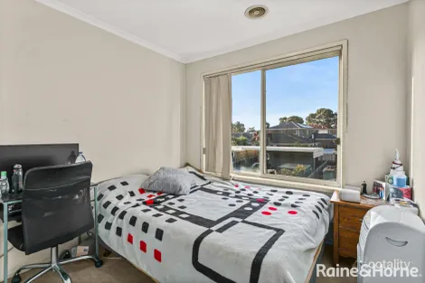 Property photo of 34 Athol Avenue Roxburgh Park VIC 3064