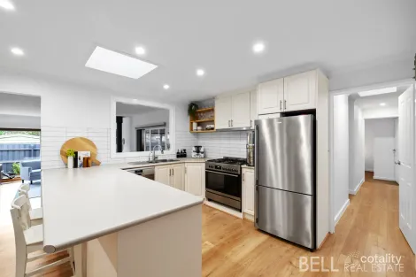 Property photo of 7 The Close Scoresby VIC 3179