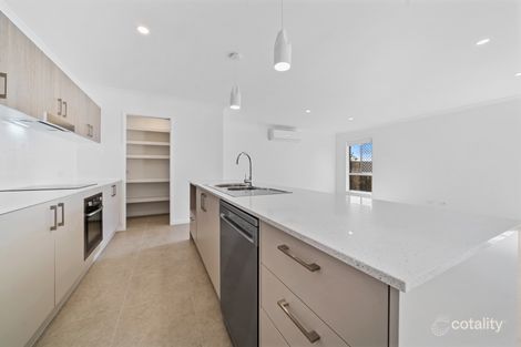 Property photo of 8 Vivienne Way Marsden QLD 4132