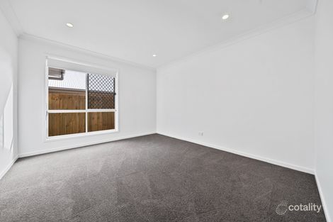 Property photo of 8 Vivienne Way Marsden QLD 4132