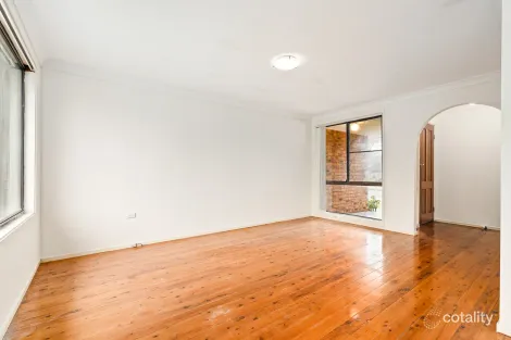 Property photo of 5 Malvern Close St Johns Park NSW 2176