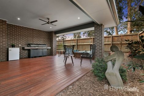 Property photo of 15 Evan Smith Close Macleod VIC 3085