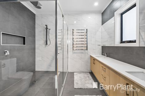 Property photo of 18 Nutmeg Parade Manor Lakes VIC 3024