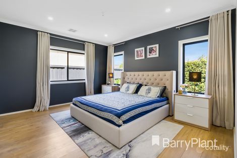 Property photo of 18 Nutmeg Parade Manor Lakes VIC 3024