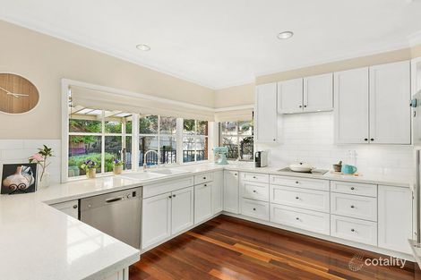 Property photo of 10 Wellington Park Drive Warranwood VIC 3134