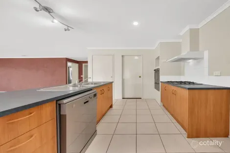 Property photo of 30 Lynbridge Crescent Tarneit VIC 3029