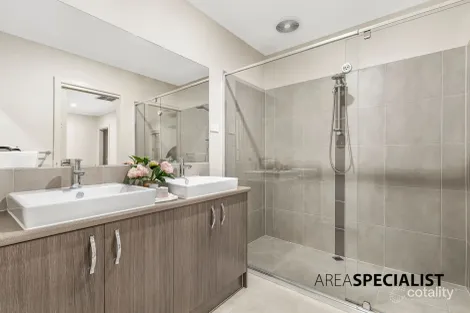 Property photo of 10 Bendigo Court Cranbourne VIC 3977