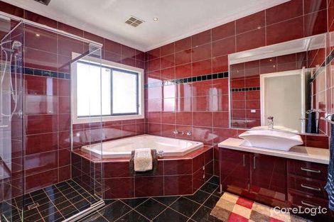 Property photo of 30 Oakview Parade Caroline Springs VIC 3023