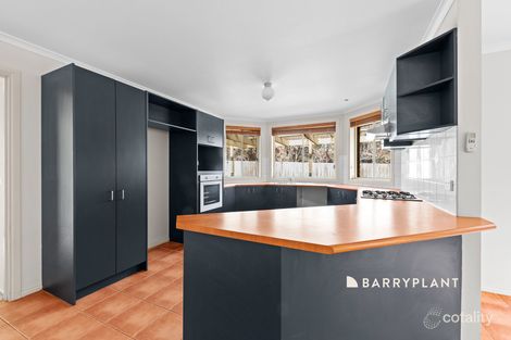 Property photo of 5 Tudor Court Narre Warren VIC 3805