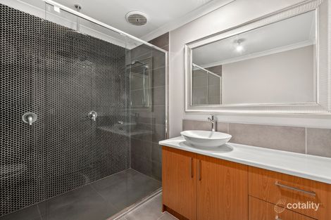 Property photo of 4B Koonalda Grove Dandenong North VIC 3175