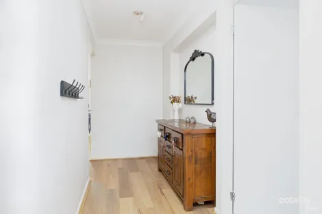 Property photo of 35 Sapphire Drive Rutherford NSW 2320