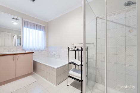 Property photo of 17 Narambi Close Ferntree Gully VIC 3156