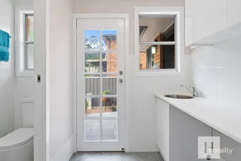 Property photo of 10 Harwood Close Mannering Park NSW 2259