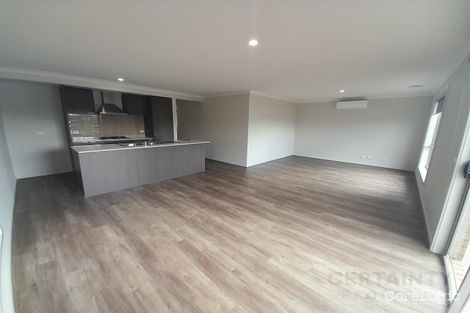 Property photo of 21 Thrums Road Mambourin VIC 3024