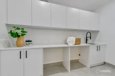 Property photo of 82 Linacre Crescent Carindale QLD 4152