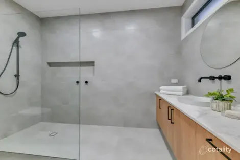 Property photo of 82 Linacre Crescent Carindale QLD 4152