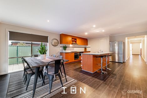 Property photo of 8 Woodchase Court Cranbourne East VIC 3977