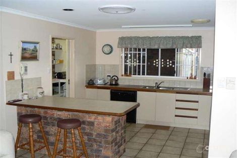 Property photo of 66 Valfern Court Dundowran QLD 4655