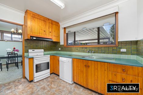 Property photo of 156 Macquarie Grove Caves Beach NSW 2281