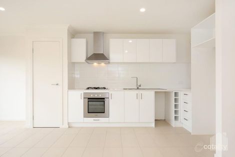 Property photo of 18 Flourish Walk Doreen VIC 3754