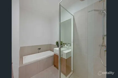 Property photo of 8 Patrobas Loop Cranbourne East VIC 3977