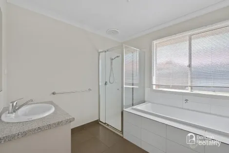 Property photo of 11 Aspect Drive Huntly VIC 3551