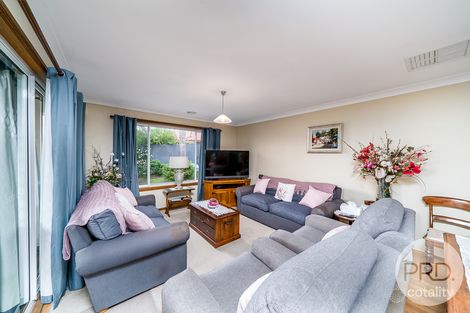 Property photo of 42 Simkin Crescent Kooringal NSW 2650