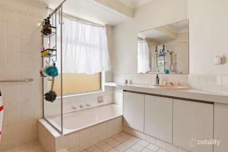Property photo of 1 Malabor Mews Halls Head WA 6210