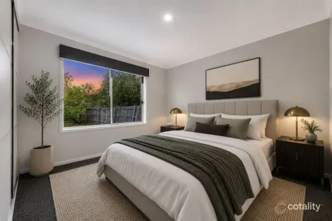 Property photo of 32 Lincolne Crescent Roxburgh Park VIC 3064