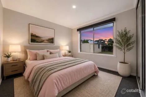 Property photo of 32 Lincolne Crescent Roxburgh Park VIC 3064